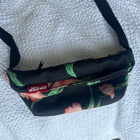 LEVIS Cross Body Small Bag - Picture 1 of 5